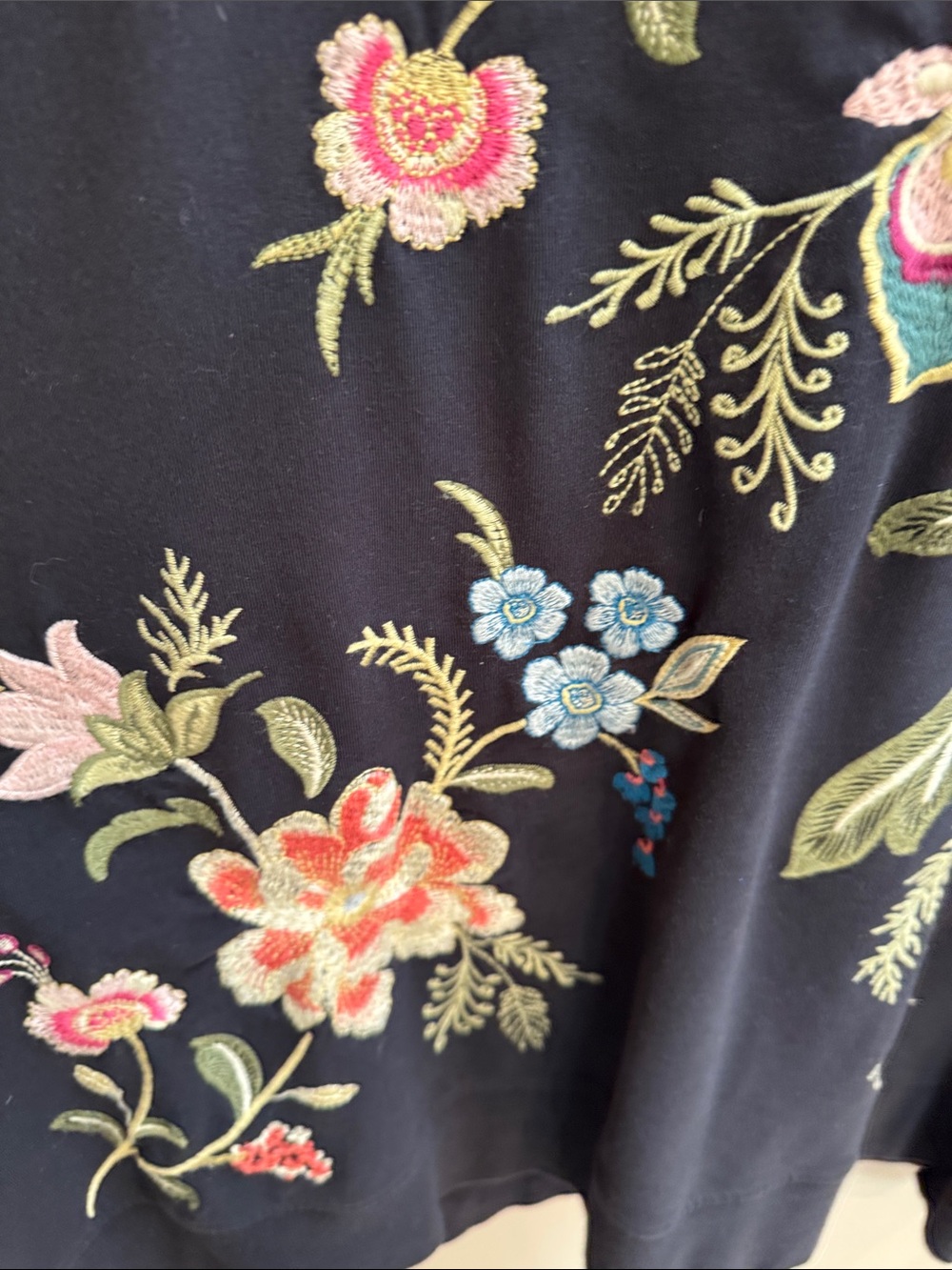 Johnny Was Black Floral Embroidered Sweatshirt Large - Picture 4 of 6
